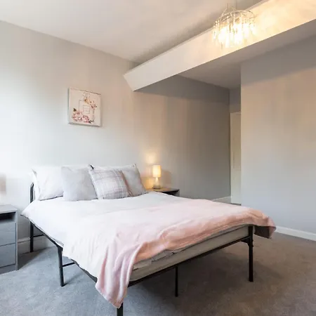 Host & - Chatsworth Townhouse I *