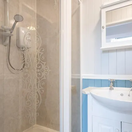 Host & - Chatsworth Townhouse I *