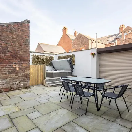 بيت للعطل Host & - Chatsworth Townhouse I