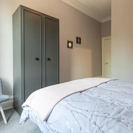 Host & - Chatsworth Townhouse I *