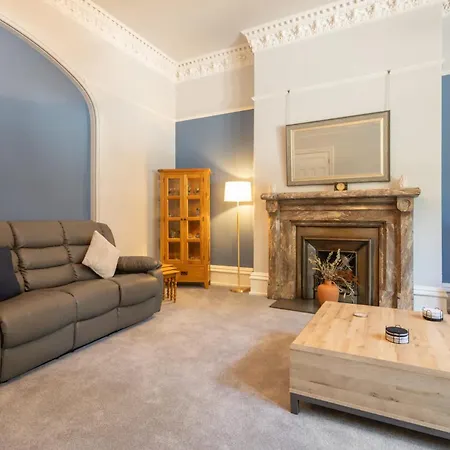 Host & - Chatsworth Townhouse I *