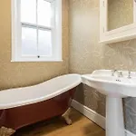 Host & - Chatsworth Townhouse I *