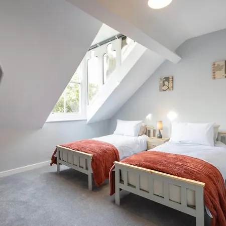 Feriehus Host & - Chatsworth Townhouse I *